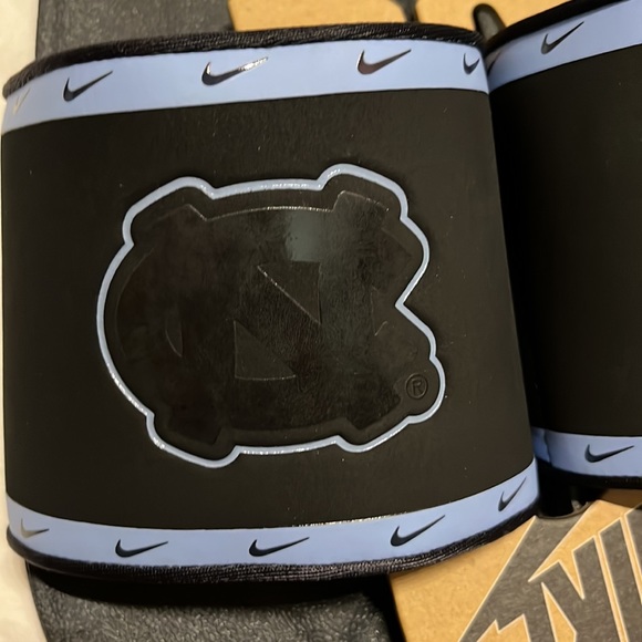 Nike Offcourt UNC Tarheel Slides - New - Picture 7 of 7